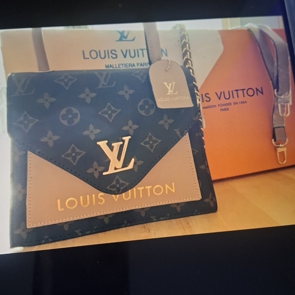 Louis Vuitton Blue Monogram Canvas and Tan Accent Shoulder Bag - Picture 6 of 9
